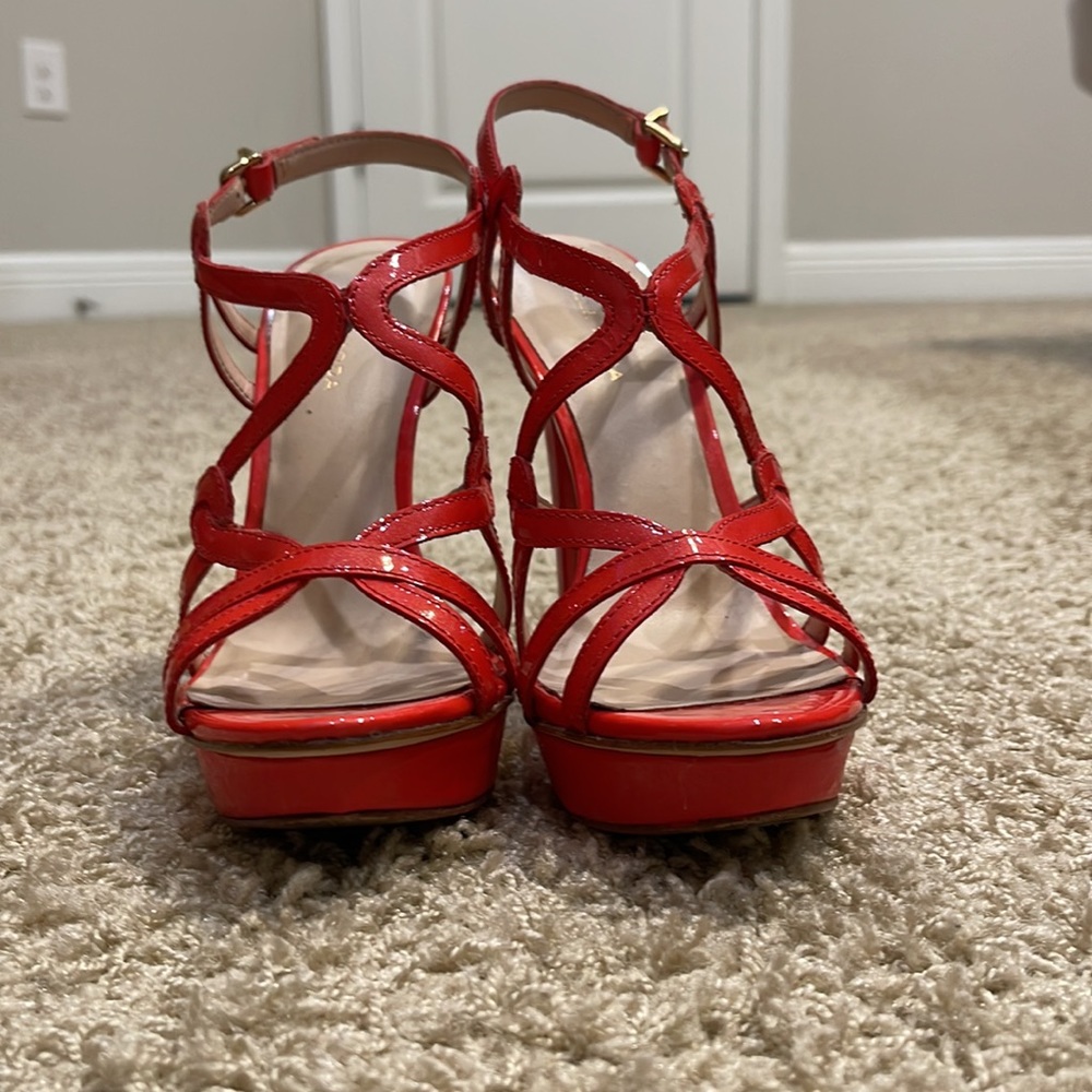 Pelle Moda Heels/ Red/7.5 - Picture 2 of 6